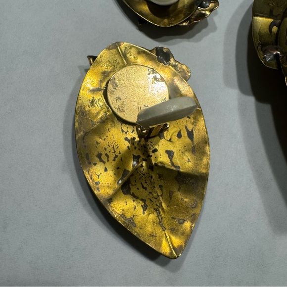 Vintage Brass Leaf‎ Grape Cluster Brooch And Clip On Earrings Set - Picture 11 of 13